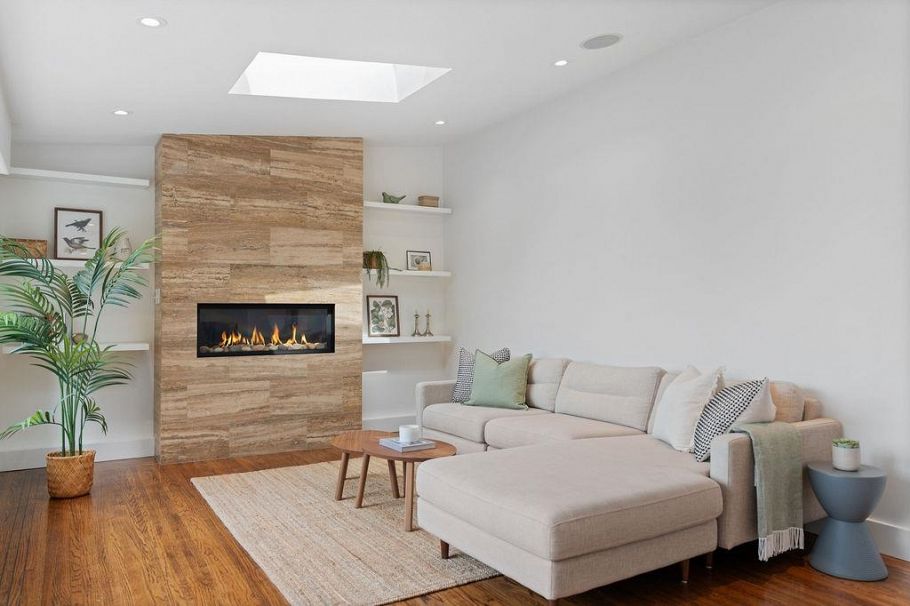 727 Crystal Court North Vancouver, BC - 2