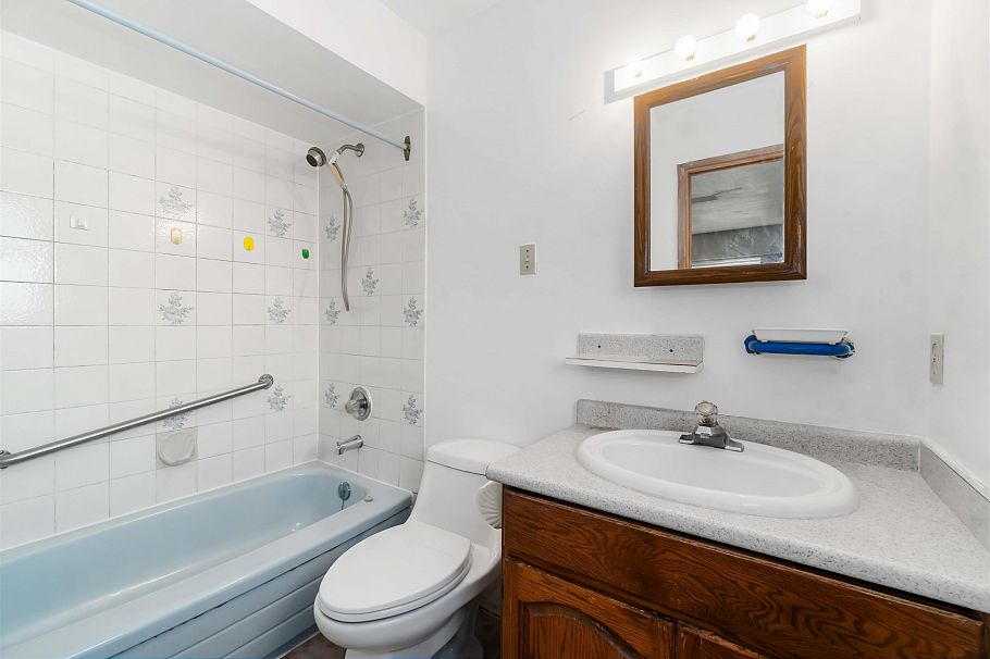 5820 Earles Street Vancouver, BC - 20