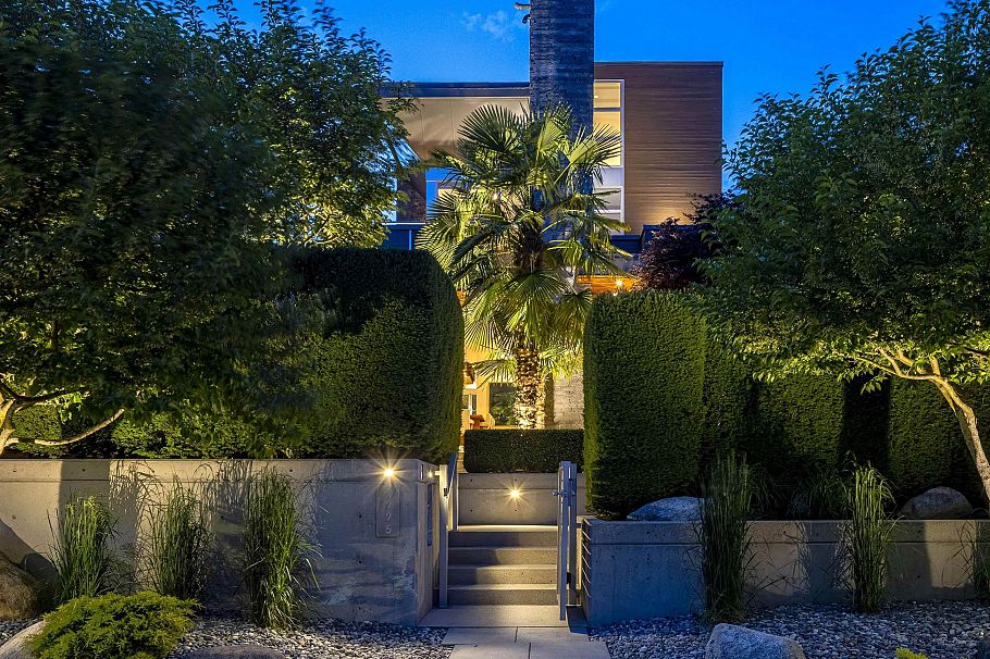 1995 Whyte Avenue Vancouver, BC - 1