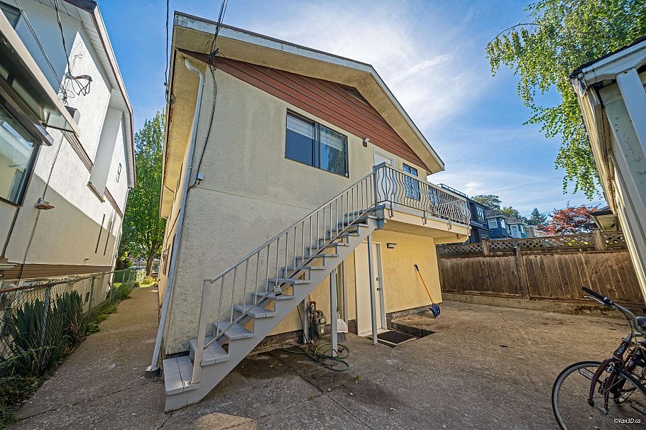 4565 W 9th Avenue Vancouver, BC - 27