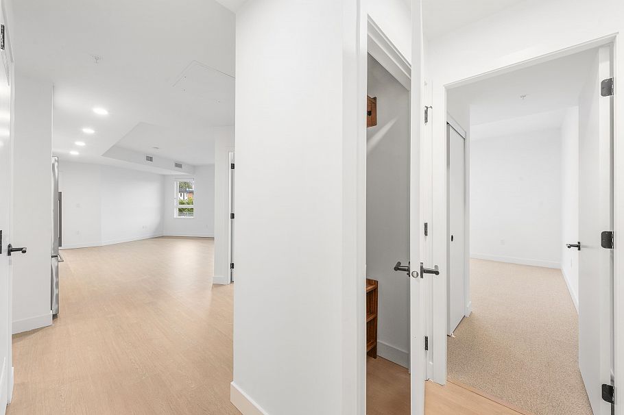 361 422 E 3rd Street North Vancouver, BC - 8