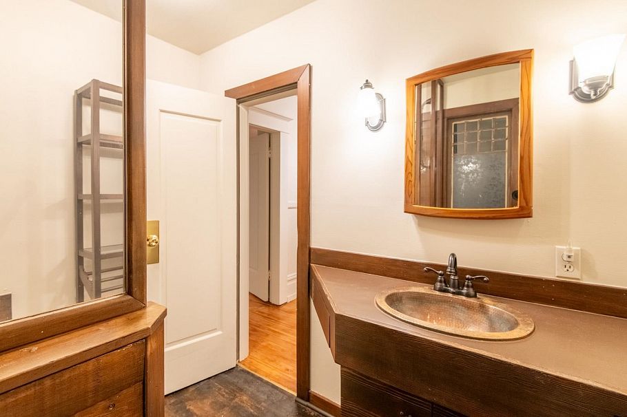 2243 W 5th Avenue Vancouver, BC - 18