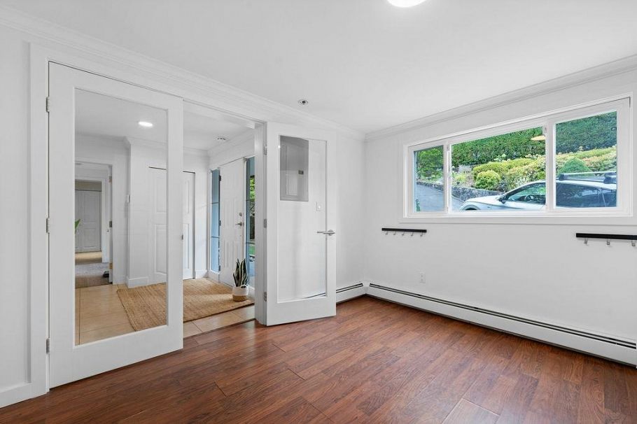 727 Crystal Court North Vancouver, BC - 21