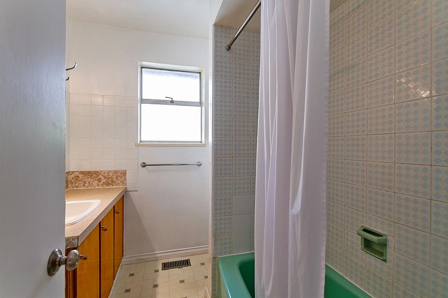 1615 Adanac Street Vancouver, BC - 12