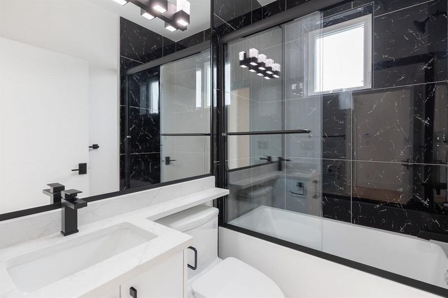 2 6964 Inverness Street Vancouver, BC - 17