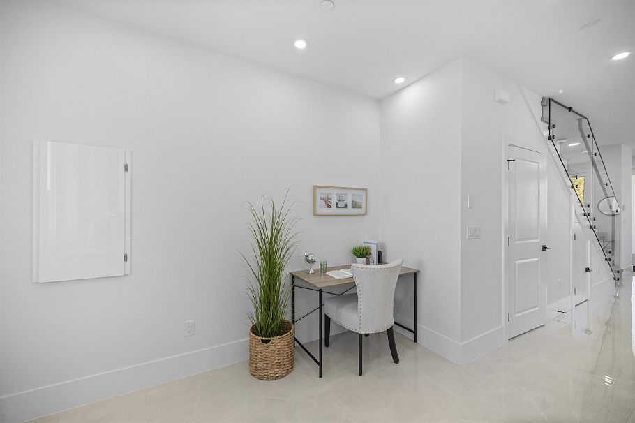 2792 E 49th Avenue Vancouver, BC - 29