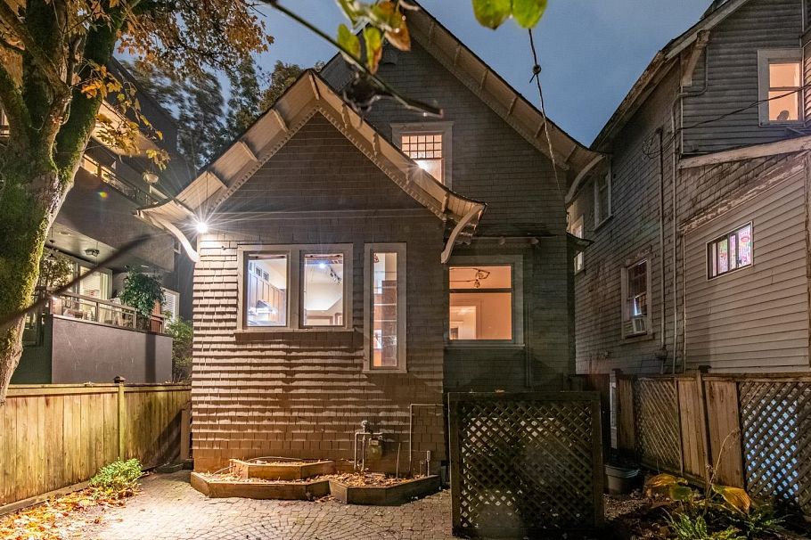 2243 W 5th Avenue Vancouver, BC - 24