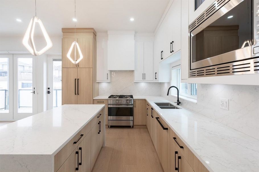 2 6964 Inverness Street Vancouver, BC - 5