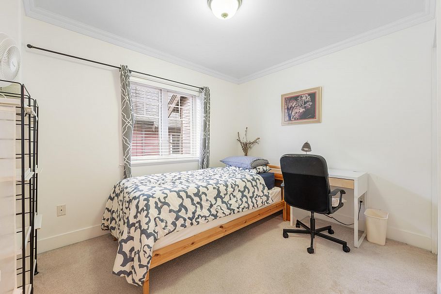 1636 E 12th Avenue Vancouver, BC - 16