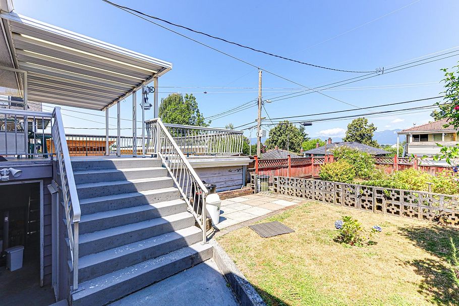 2553 E 20th Avenue Vancouver, BC - 29