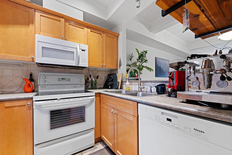 6 2688 Mountain Highway North Vancouver, BC - 7