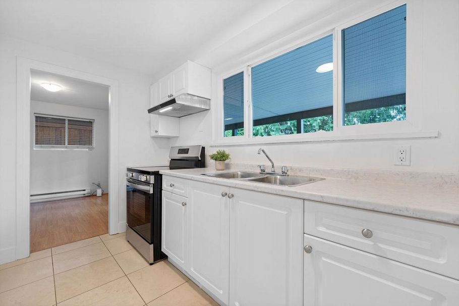 727 Crystal Court North Vancouver, BC - 22