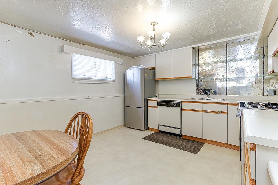 2553 E 20th Avenue Vancouver, BC - 22