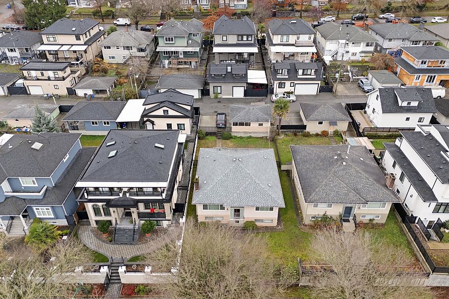 1521 E 64th Avenue Vancouver, BC - 35