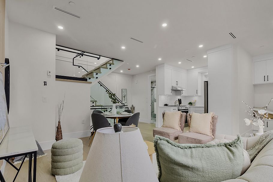 1 585 E 60th Avenue Vancouver, BC - 11