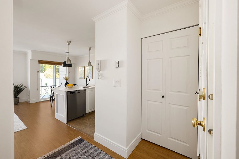 303 788 E 8th Avenue Vancouver, BC - 5