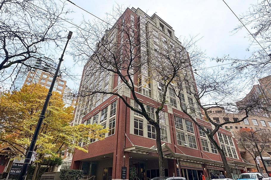 511 819 Hamilton Street Vancouver, BC - 1