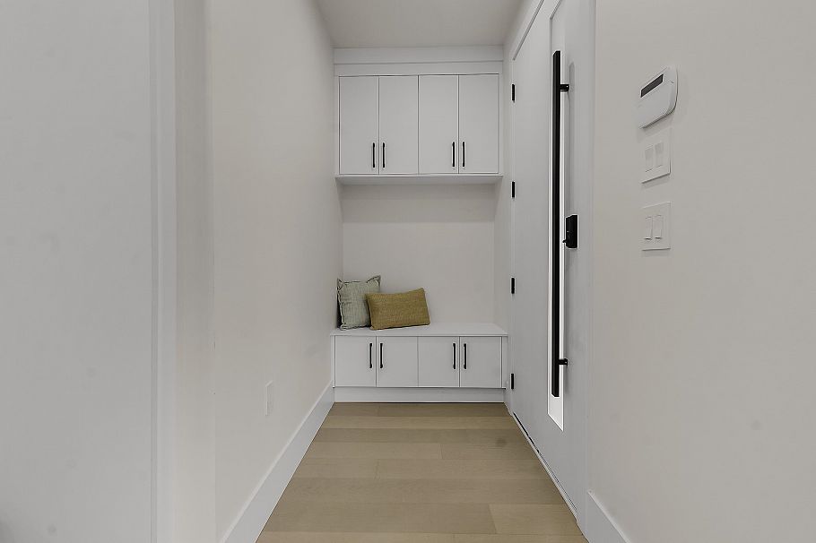 1 585 E 60th Avenue Vancouver, BC - 4