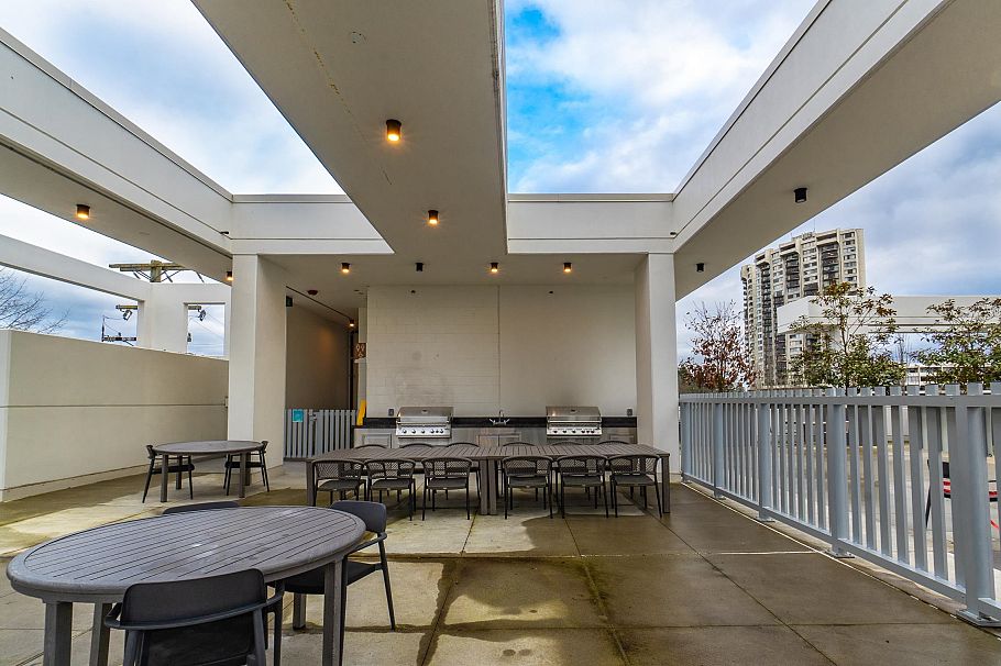 2102 1632 Lions Gate Lane North Vancouver, BC - 4