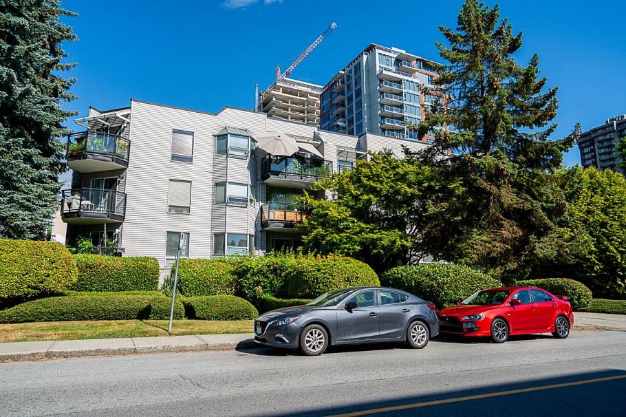 208 1550 Chesterfield Avenue North Vancouver, BC - 2