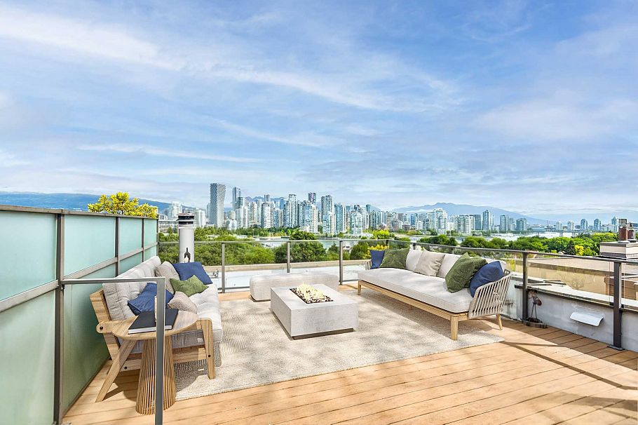 G 1215 W 7th Avenue Vancouver, BC - 2