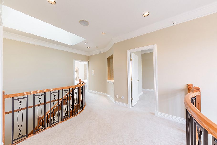 2328 W 22nd Avenue Vancouver, BC - 23