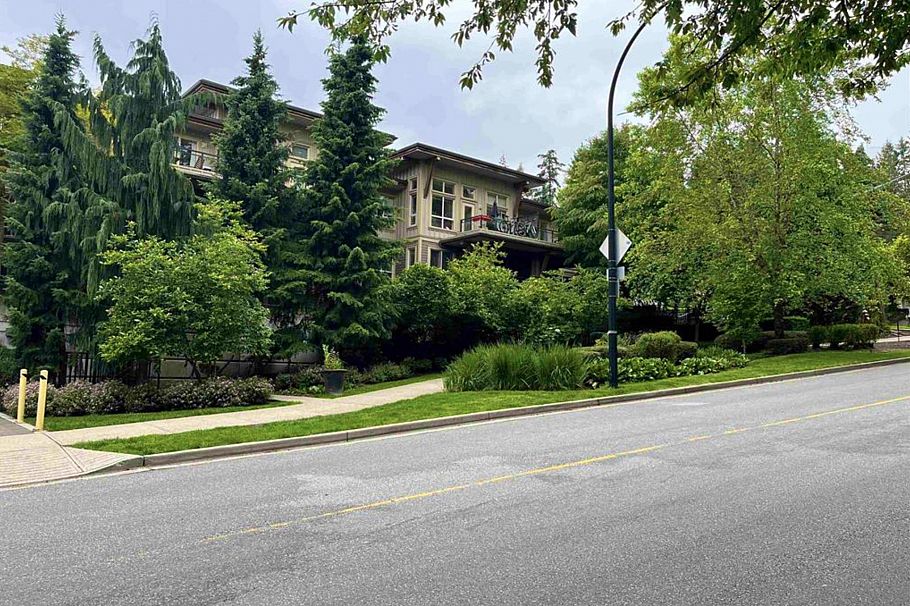 317 1633 Mackay Avenue North Vancouver, BC - 2