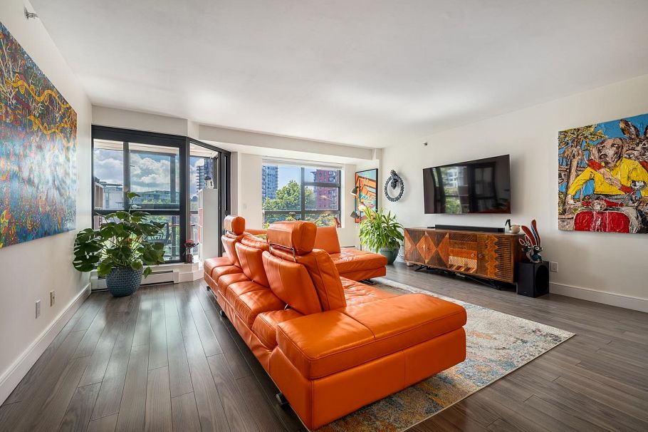 303 212 Davie Street Vancouver, BC - 3