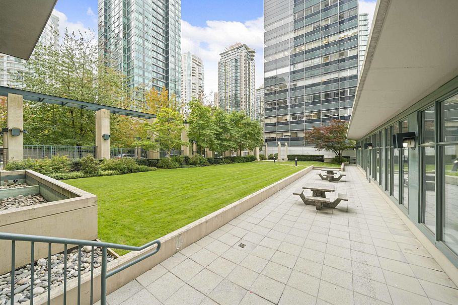 2605 1239 W Georgia Street Vancouver, BC - 23