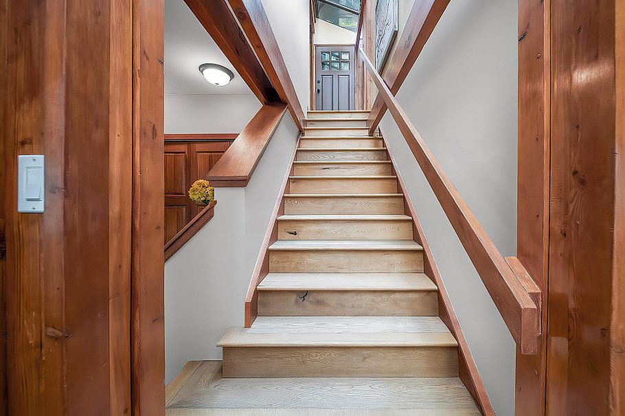 4885 Cove Cliff Place North Vancouver, BC - 20