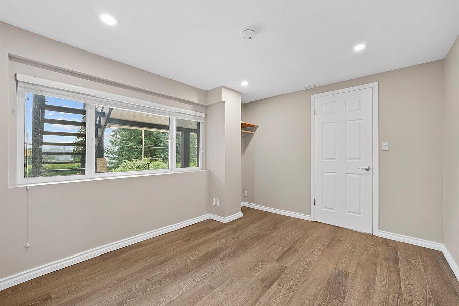 1137 Cloverley Street North Vancouver, BC - 23