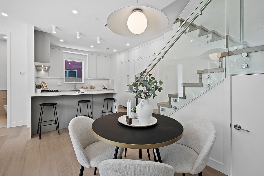 1 2253 Grant Street Vancouver, BC - 12