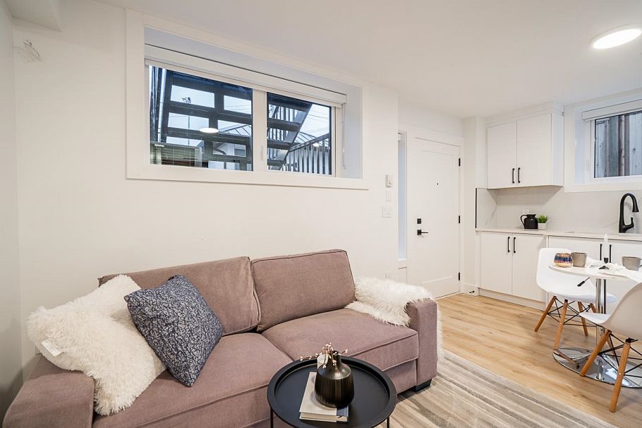 2331 E 49th Avenue Vancouver, BC - 22