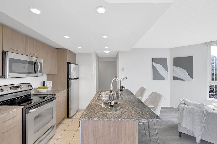 1507 1212 Howe Street Vancouver, BC - 11