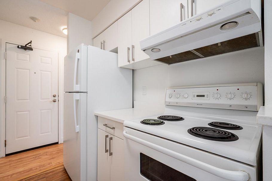 208 1550 Chesterfield Avenue North Vancouver, BC - 8