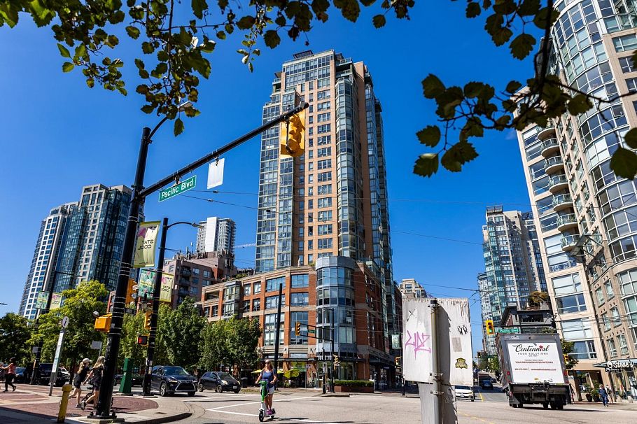 303 212 Davie Street Vancouver, BC - 24