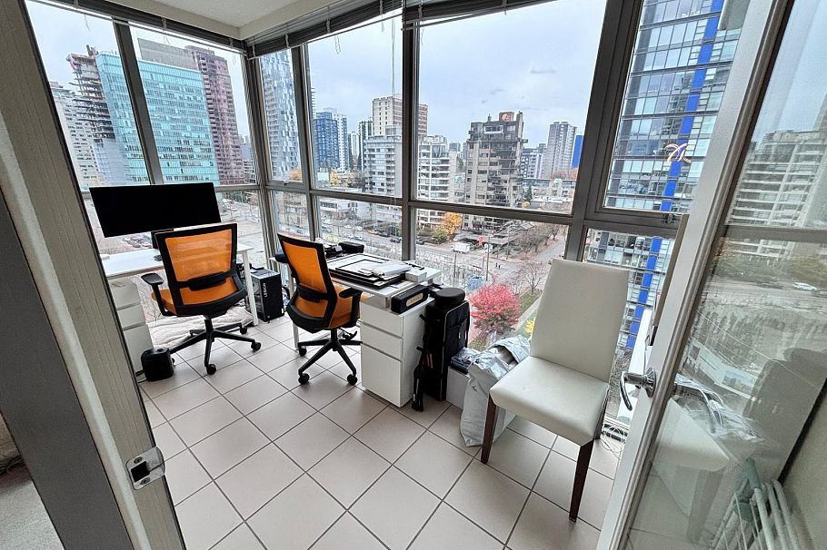 1204 1710 Bayshore Drive Vancouver, BC - 11