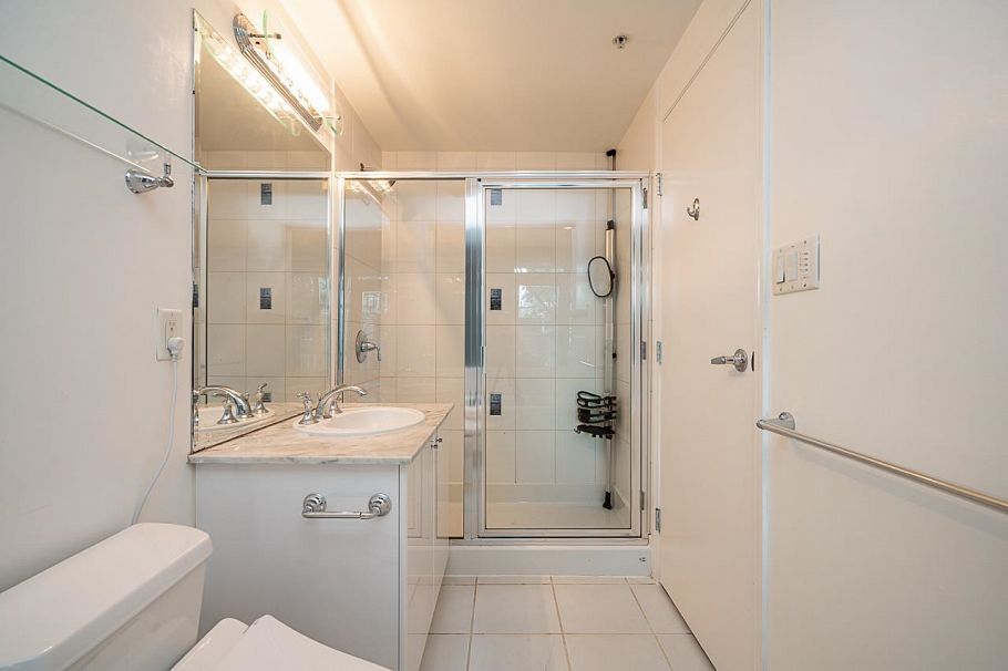 TH6 168 E Esplanade Avenue North Vancouver, BC - 15