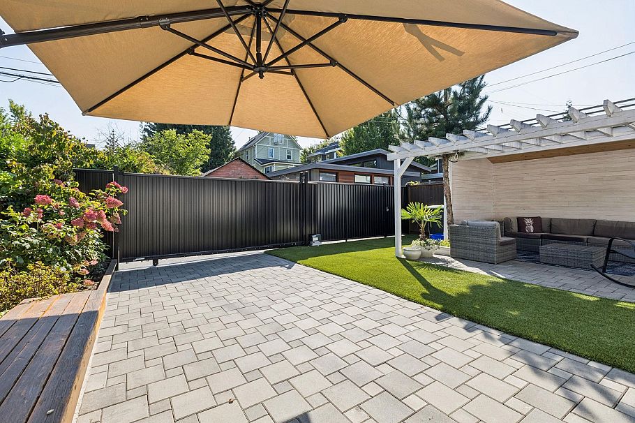 364 E 17th Avenue Vancouver, BC - 32