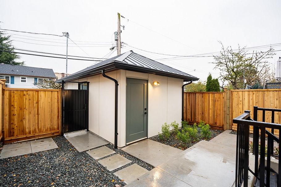 2331 E 49th Avenue Vancouver, BC - 31