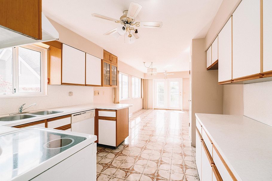 2618 W 15th Avenue Vancouver, BC - 10