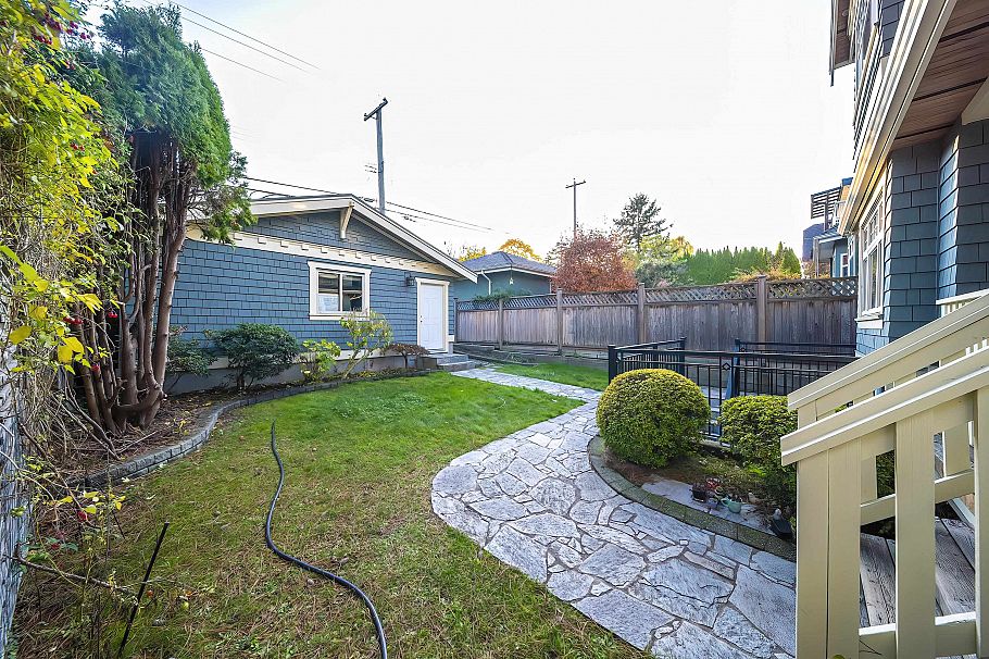 3838 W 15th Avenue Vancouver, BC - 33