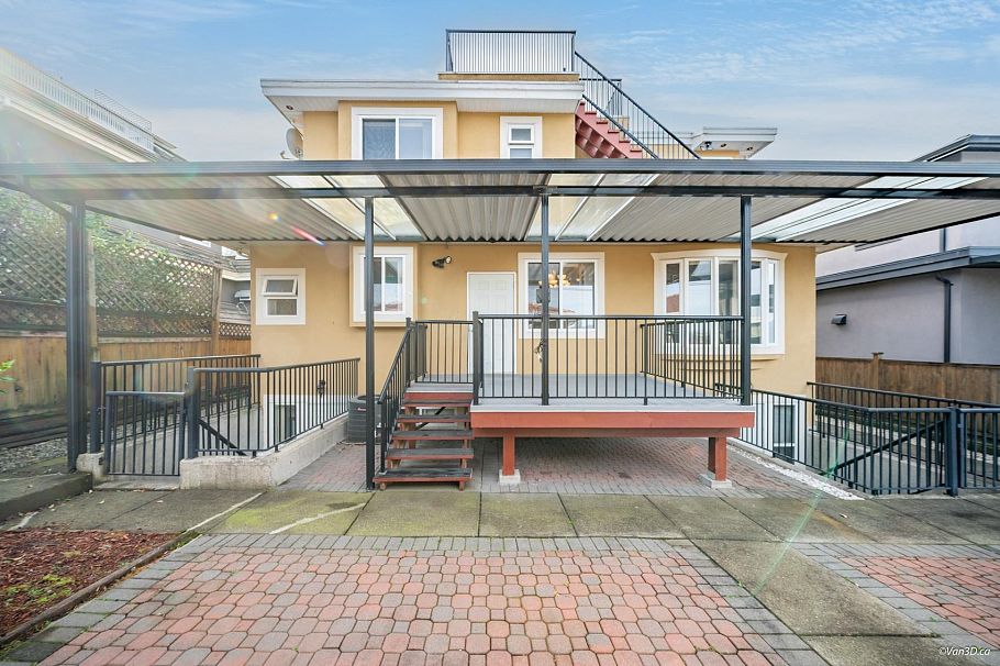 3559 Worthington Drive Vancouver, BC - 34