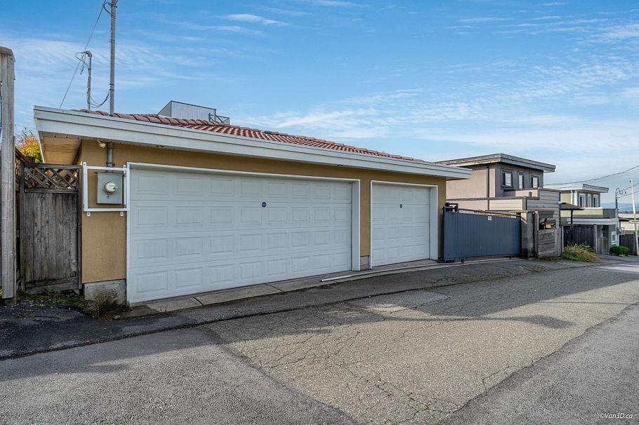 3559 Worthington Drive Vancouver, BC - 38