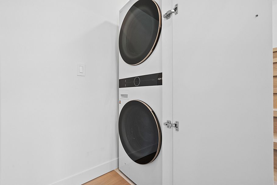 1 2253 Grant Street Vancouver, BC - 24