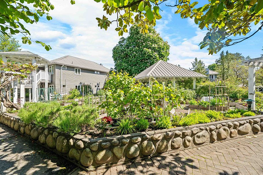 204 1528 Bowser Avenue North Vancouver, BC - 26