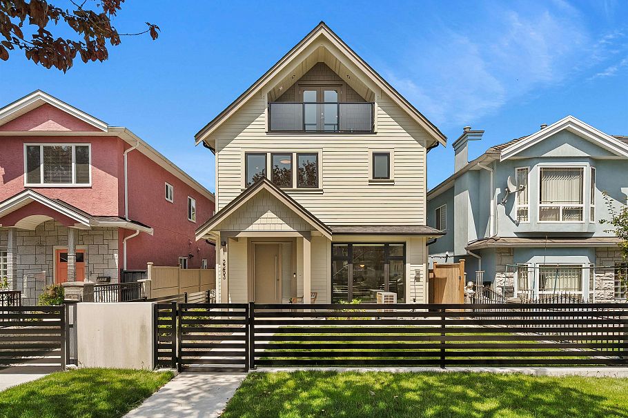 1 2253 Grant Street Vancouver, BC - 35