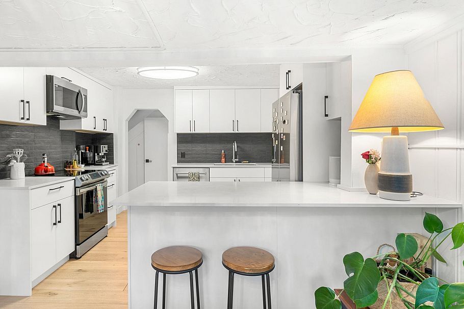 2052 Capilano Road North Vancouver, BC - 4