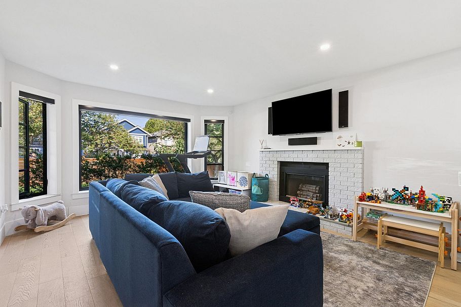 364 E 17th Avenue Vancouver, BC - 20