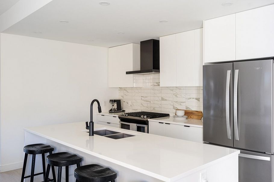 35 3595 Salal Drive North Vancouver, BC - 4